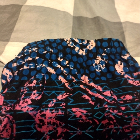 Plus Size graffiti leggings - Picture 3 of 3